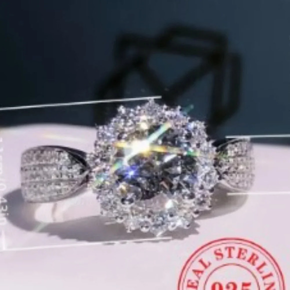 Luxury 925 Sterling Silver Paved Shiny Zirconia Ring Women size 9 - Picture 4 of 5